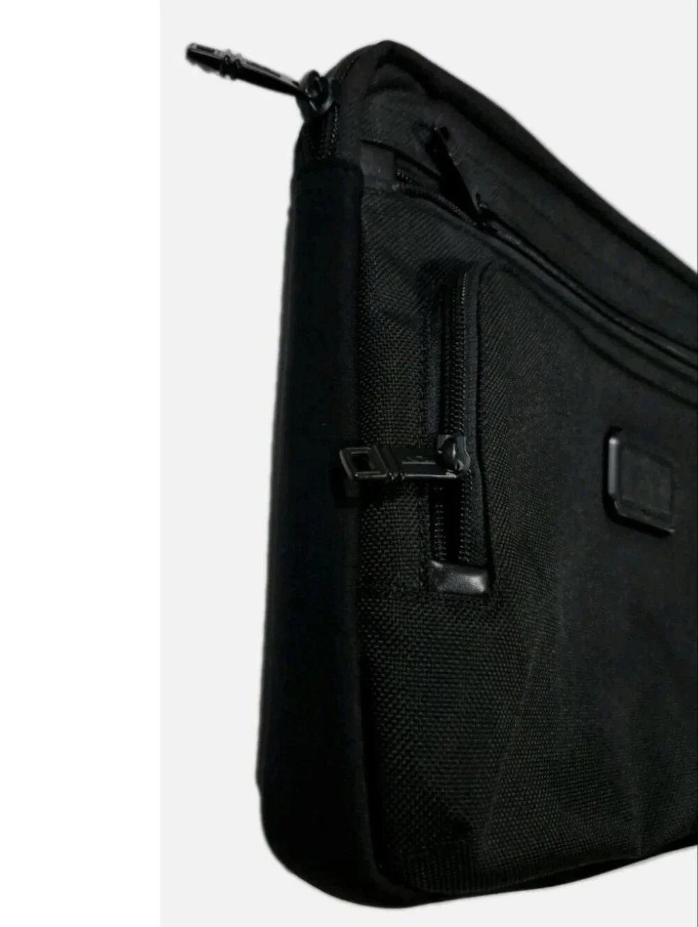 Tumi Laptop Cover ⬇️ Read Full Description ⬇️